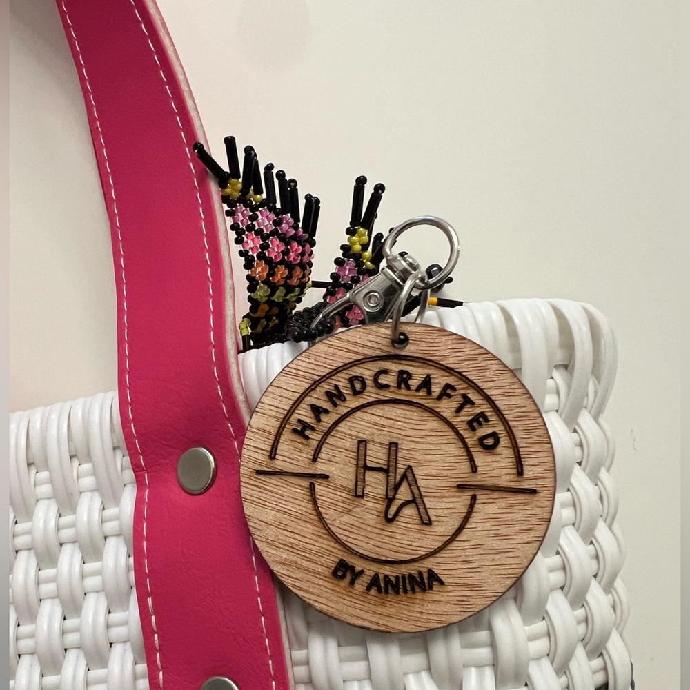 Hand-woven craftsmanship Stylish Black/White Chevron Tote Bag with Pink Accents - Picture 2 of 6